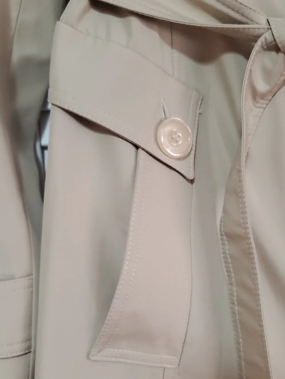 Women's Modern Style Belted Trench Coat. Size M
